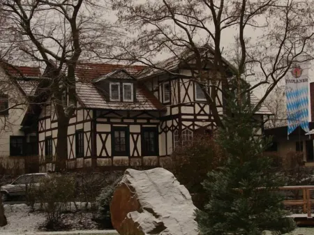 Landhotel Vierjahreszeiten Отели в г. Хофхайм-ин-Унтерфранкен