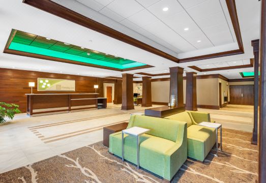 1. 홀리데이 인 샬..