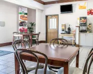 Quality Inn & Suites Brooks Louisville South - Aamiainen