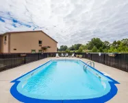 Econo Lodge Inn & Suites