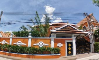 LAND58 POOL VILLA PATTAYA - 7 BEDROOMS - Housity