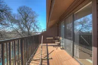 Luxury Riverfront Condo 1 Blk to Schlitterbahn!