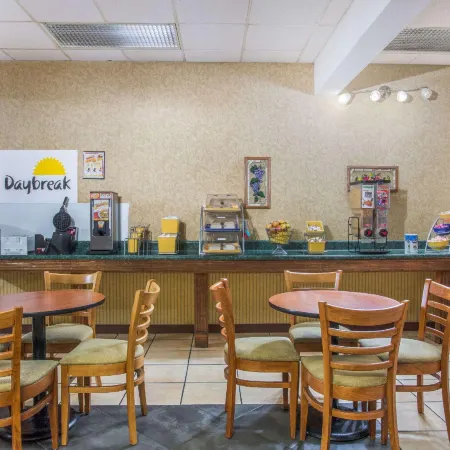 Days Inn by Wyndham Petersburg/South Fort Lee