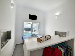 Fira Deep Blue Suites