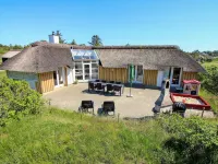 "Annalise" - 1km from the Sea