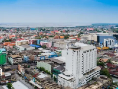 Rattanachol Hotel Hotels near Laem Chabang Port