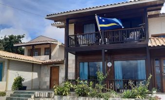 Island House Curacao - Housity