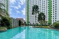 RedLiving Apartemen Green Lake View Ciputat Nusantara Rooms Tower E - مسبح