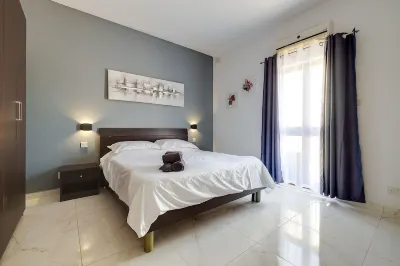 Idyllic Apartment Steps from the Promenade Hotels in Gzira