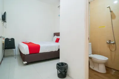 RedDoorz near Flyover Arjosari Malang Hotel di Singosari