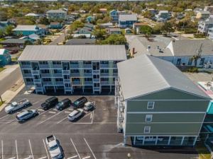 Life's A Beach - Walk to Everything in Historic Carolina Beach! 1 Bedroom Condo by Redawning