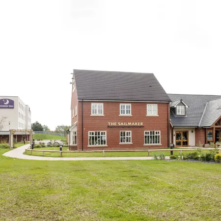Premier Inn Gosport Отели рядом с достопримечательностью «Пристань для яхт Хаслар»
