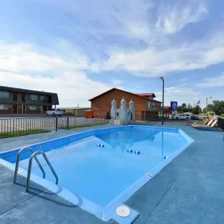 Americas Best Value Inn-Wall