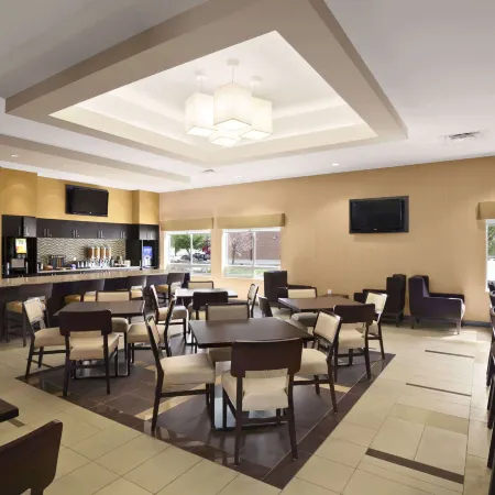 Days Inn & Suites by Wyndham Winnipeg Airport Manitoba