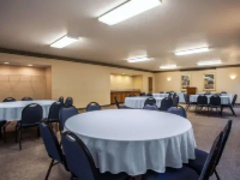 Quality Inn & Suites Eldridge Davenport North Hotels in Eldridge