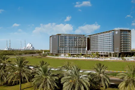 Park Arjaan by Rotana Abu Dhabi Отели рядом с достопримечательностью «Мост Шейха Заеда»