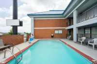 Super 8 by Wyndham Dandridge - Swimmingpools