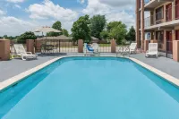 Days Inn & Suites by Wyndham Springfield on I-44 - Pools