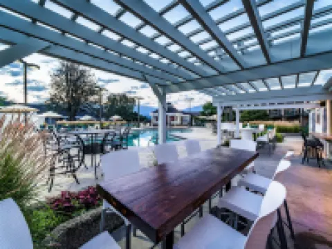 Balcomo, a Ramada by Wyndham ペンティクトンのホテル