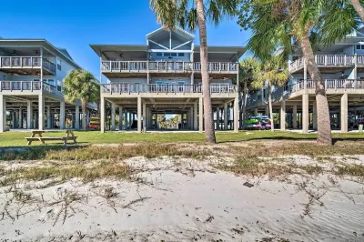 Cedar Key Condo w/ Balcony & Gulf Views!