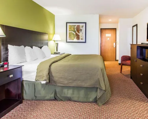 Quality Inn Hotels in Pontiac