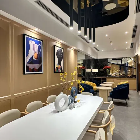 Ramada Graand Swiss Sukhumvit 11 Отели рядом с достопримечательностью «Станция MRT Сукхумвит»