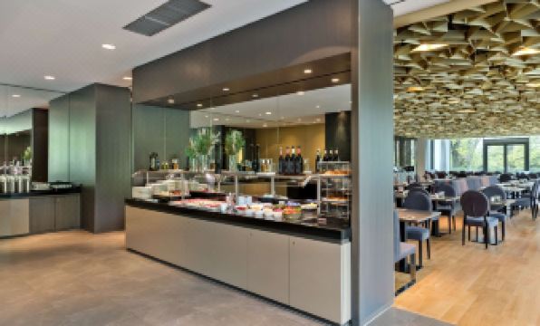 4. 더블트리 바이 ..