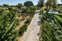 Peaceful Villa with Pool & Spacious Garden - 3성급