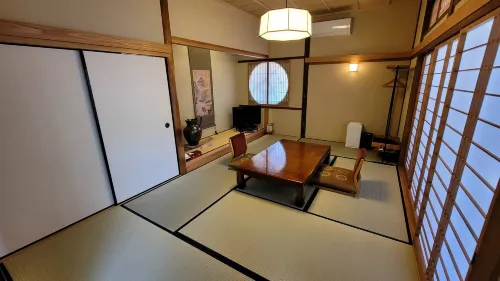 Nakanoya Ryokan - parking