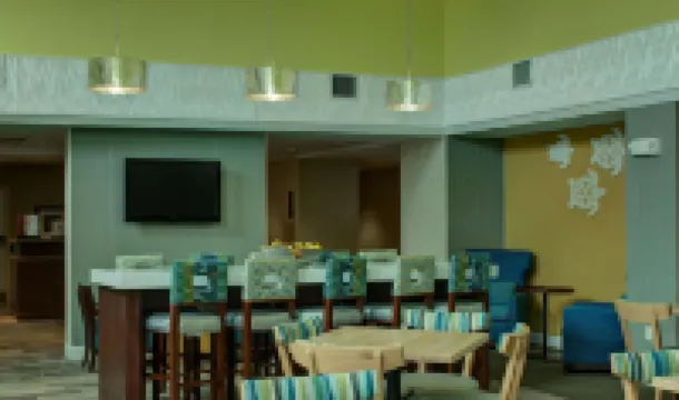 棕櫚灘海岸歡朋套房飯店