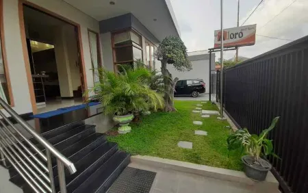 Alloro Boutique Hotel Pacitan Отели в г. Пачитан