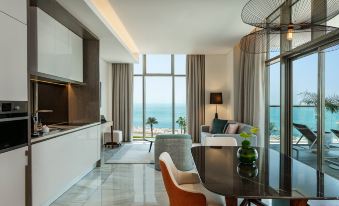 TH8 Palm Vignette Collection, Beach Resort