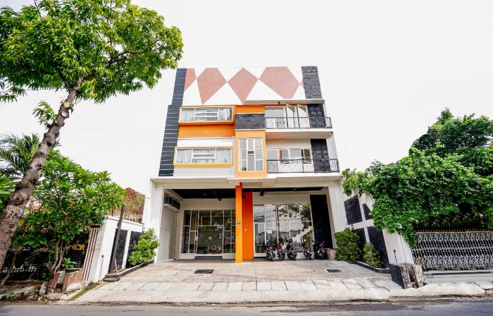 Hotel Pratisarawirya by the Loka