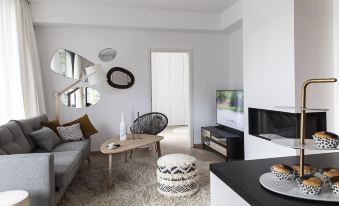 Unit 1 - Stylish Smart Home with Private Parking