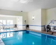 Comfort Inn & Suites Ponca City Near Marland Mansion - piscina
