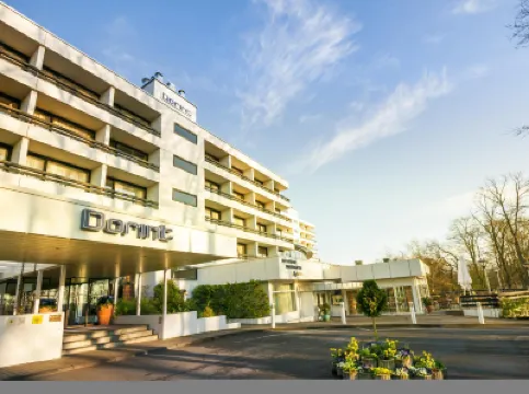 เฟลทเชอร์ โฮเทล-เรสเตอรองต์ อาร์นส์แบร์ก-เซาเออร์ลันด์ โรงแรมใน