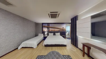 Ease Hotel Отели рядом с достопримечательностью «Land Below The Wind»