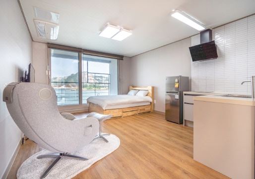 윤슬로풀엔스파 이미지