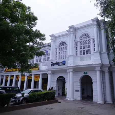 Radisson Blu Marina Hotel Connaught Place Отели рядом с достопримечательностью «Офис Indian Railways»