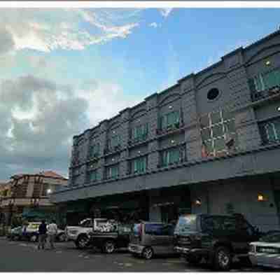 The Mark's Lodge Hotel Exterior