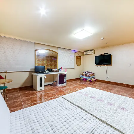 Busan Nampodong Stay Отели рядом с достопримечательностью «Университет Донга»