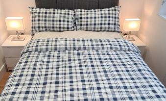 Lovely, Entire 2 Bedroom New Apartmnt in London