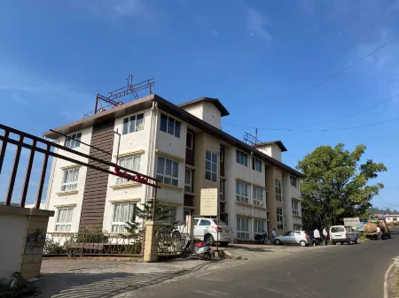 Vits Panchgani Отели рядом с достопримечательностью «Panchgani Hill Station Point»