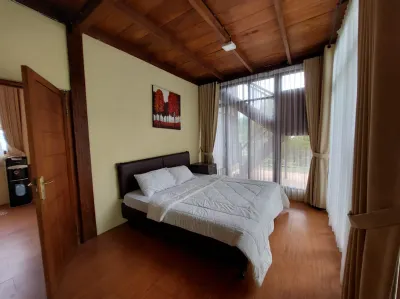 Cottage at Gunung Geulis Camp Area (Ggca) Hotels near Danau summarecon bogor
