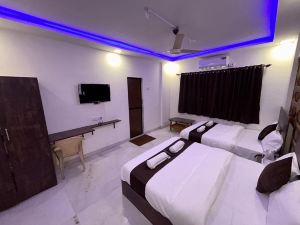 Hotel Plaza Rooms - Prabhadevi Dadar