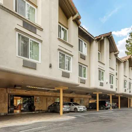 Best Western Plus Airport Plaza