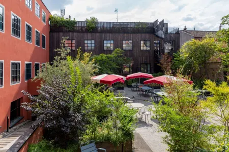 Mob Hotel Paris les Puces Отели рядом с достопримечательностью «Alstom»