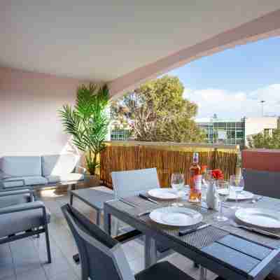 Le Tivoli Dining/Meeting Rooms