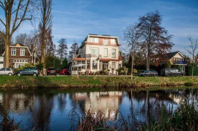 Alp de Veenen Hotel Hotel dekat Clara Maria Cheese & Clog Farm