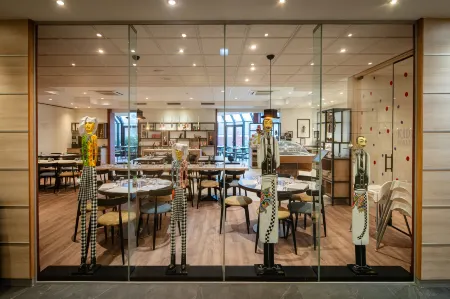 Hotel & Aparthotel Casteau Resort Mons Soignies Отели в г. Masnuy-Saint-Jean